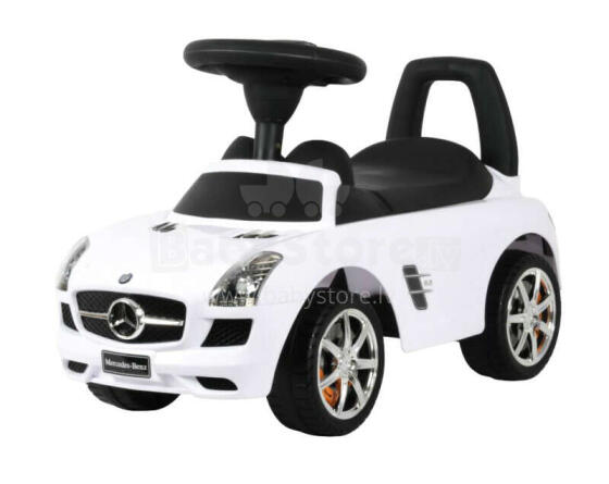 Mercedes SLS uzbraucamie gājēji