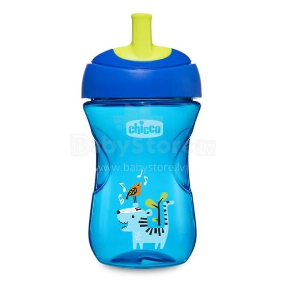 070046 A non-spill cup with a straw 12m + boy