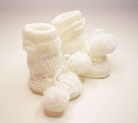 La bebe™ Hand Made Booties Art.66431 Ecru Latvia Mīksti Adīti bērnu zābaciņi