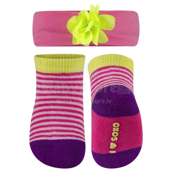 „Soxo Baby 01411“ rinkinys iš medvilninių stilingų kojinių ir galvos aksesuaras