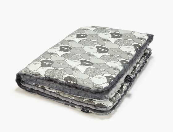 La Millou Art. 83514 Preschooler's Blanket Graphite Sheep Family Grey Высококачественное детское двустороннее одеяло (110x140 см)