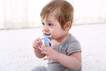 Mombella Monkey Teether Toy  Art.P8081 Light Blue  Silikona kožamā rotaļlieta Mērkaķis