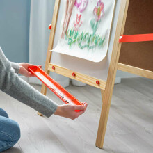 Pagaminta Švedijoje „Mala Art.304.889.66 kokybiška vaikų medinė piešimo lenta Molbertas