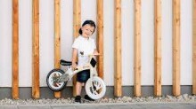 Lionelo balansinis dviratis Willy Art.117911 Indigo vaikiškas motoroleris su mediniu rėmu