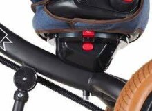 Schumacher Art.T400 Red  Детский трехколесный  велосипед c ручкой управления , крышей и надувными колёсами