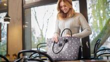 KinderKraft'20 Mommy Bag Art.KKAMBAGGRY0000 Grey Liela, ērta un stilīga soma māmiņām