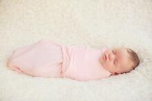 Summer Infant Art.56136 SwaddleMe Grey Dot  Хлопковая пелёнка для комфортного сна, пеленания 3,2 кг до 6,4 кг.