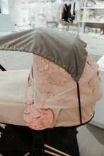 La bebe™ Visor Art.131464 Red Universālais saules sargs (aizsargs) bērnu ratiem un autokrēsliem +DĀVANĀ funkcionālā somiņa no ūdens atgrūdošā auduma