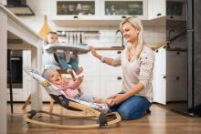 Momi Lumiwood Bouncer  Art.131977 Flower Stilīgs mazuļu šūpuļkrēsls