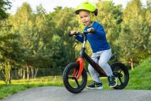 Momi Balance Bike Ulti Art.131984 Black Triangle Balansa velosipēds