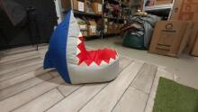 Qubo™  Red Sea Shark Art.134920 Sēžammaiss Puffs, Mīkstais bean bags