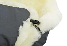 Alta Bebe Lambskin Footmuff Nordkap Art.MT2490LP-64 Dark Grey Guļammaiss  ratiem ar dabisku aitas vilnas 98 x 45 x 15cm