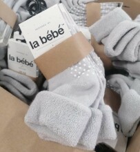 La bebe™ Eco Cotton Baby Socks with rubber grip Art.135814 Beige-Grey Натуральные хлопковые носочки для новорожденного с силиконовыми точками [made in Estonia]