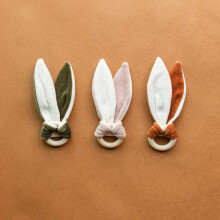 Wooly Organic Bunny Art.137797 Khaki Мягкая погремушка из эко хлопка - Зайка (100% натуральная)