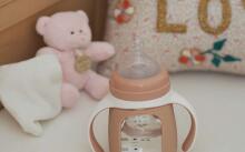 Beaba Training Bottle Art.913520 Pink Anti-koliku barošanas pudele ar rokturiem 210ml