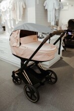 La bebe™ Visor Art.142530 Vanile Universālais saules sargs (aizsargs) bērnu ratiem un autokrēsliem +DĀVANĀ funkcionālā somiņa no ūdens atgrūdošā auduma