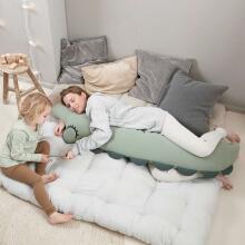 Done by Deer Comfy body pillow Croco Sand