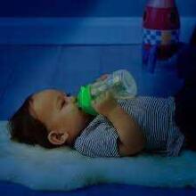 B.Box Sippy Cup Art.BB200232 Glow Mācību krūzīte ar salmiņu un atsvaru,240ml