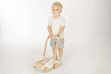Label Label Wooden Toys  Art.LLWT-24678  Koka stūmjama rotaļu ķerra ar klucīšiem