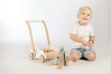 Label Label Wooden Toys  Art.LLWT-24678  Koka stūmjama rotaļu ķerra ar klucīšiem