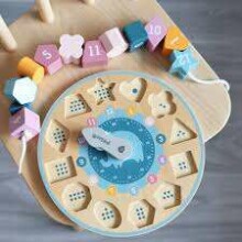 PolarB Wooden Clock Art.255632 Koka attīstošā rotaļlieta sorteris Pulksteņi
