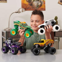 MONSTER JAM 1:24 Monster Truck "Batman", 6067612

