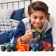 MONSTER JAM 1:64 Monster Truck "Calavera", 6067613
