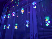 Ikonka Art.KX4278_1 LED gaismas aizkaru bumbiņas 3m 108LED daudzkrāsains tālvadības pults