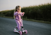Kidwell City Uno Art.15922 Kids 3wheel scooter Bērnu skūteris augstāka kvalitāte ar gaismas effektiem