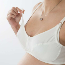 La Bebe™ Lingerie Basic Bio Cotton Art.16058 White (Milk) grūtnieču/barošanas krūšturis ar mīksto atpogājamu bļodiņu un stabilu krūšu atbalstu