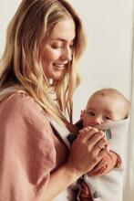 BABYBJÖRN ķengursoma MINI 3D JERSEY, light beige, 021087