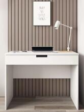 Desk Tomi