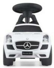 Mercedes SLS uzbraucamie gājēji