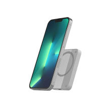 EPICO 4200MAH MAGSAFE SADERĪGA BEZVADU BAROŠANAS BANKA — GAIŠI PELĒKA