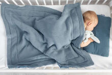Knitted cot set with muslin - grey