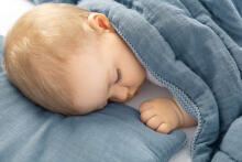 Knitted cot set with muslin - grey