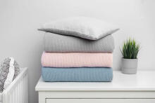Knitted cot set with muslin - pink