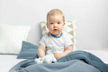 Knitted cot set with muslin - pink