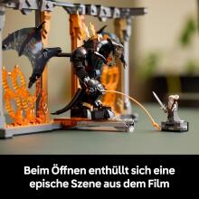 Lego Icons The Lord of the Rings Art.10367 Balrogs grāmatu plauktā — pašdarināts grāmatu plaukta rotājums ar pelēko Gandalfa mini figūriņu un pūķa figūriņu