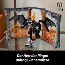 Lego Icons The Lord of the Rings Art.10367 Balrogs grāmatu plauktā — pašdarināts grāmatu plaukta rotājums ar pelēko Gandalfa mini figūriņu un pūķa figūriņu