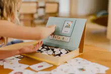 Tutufamily Alphabet Art.223050 Magnetic alphabet for learning to read Finnish/English (FI/EN)