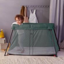 BabyBjörn Light  Art.040238 Dark Green Mesh  Ceļojumu gultiņa manēža