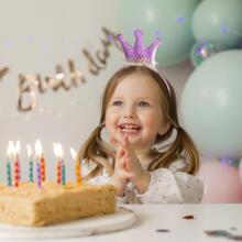 Birthday Fun - Matu stīpiņa ar LED gaismiņu (1 gab., 4 dizaini)