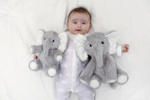 CLOUD B CLTT-7800 Elliot Elephant - Humming Elephant with Music Box
