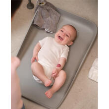 Twistshake Changing Mat Art.236879 Faded Grey Твёрдая пеленальная поверхность