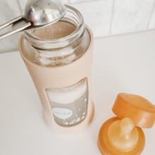 Hevea Glass Baby Bottle Wide Neck Art.239548 Бутылочка стеклянная для кормления  с чехлом из натурального каучука 150мл