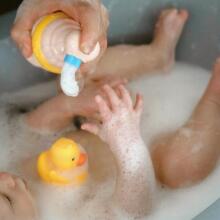WOOPIE BABY vannas rotaļlietu komplekts - krūzīte + pīle + ziepju dozators