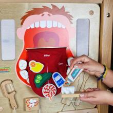 MASTERKIDZ Настенная сенсорная доска для гигиены полости рта Flex Montessori
