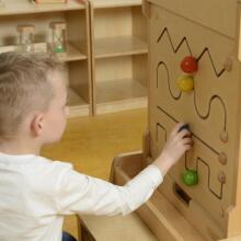 MASTERKIDZ Montessori smalko motoriku bīdāmais dēlis