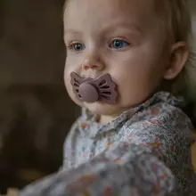 Frigg Lucky Symmetrical Silicone Pacifier  Art.10586 Portobello Apaļš māneklītis (knupītis) no 100% naturāla silikona no 0-6 mēn. (1 gb.)